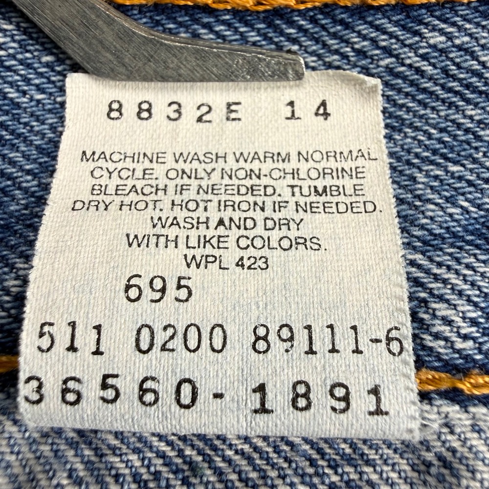 Vintage Levis 560 Loose Fit Denim Shorts Mens 36 Blue Made in USA 90s Jeans Y2K - Picture 6 of 15